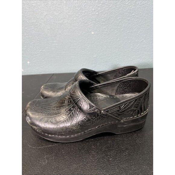 Dansko Shoes Womens Sz 37 Black Tooled Leather Clogs Comfort Nursing Non Slip - Picture 4 of 8